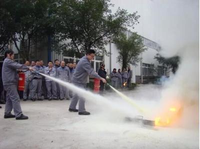 提升消防技能 筑牢安全防線——重慶水泵組織制造系統(tǒng)全體職工開展消防技能培訓(xùn)